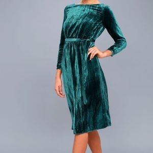 BB Dakota forest green velvet midi dress.